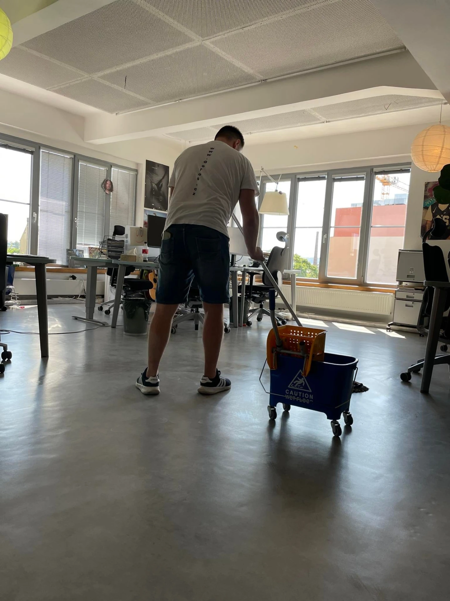 Technické a zmluvné služby